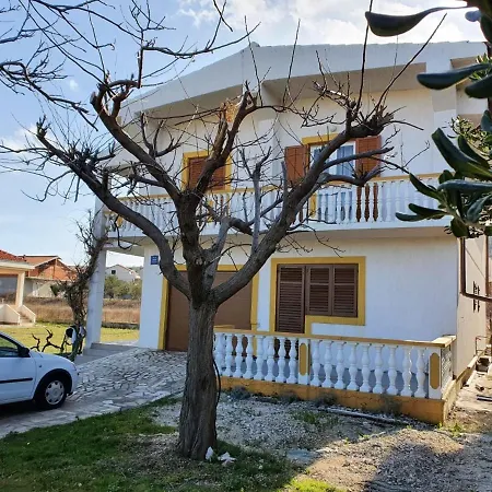 Vikendica Pretty In Krneza Near Seabeach