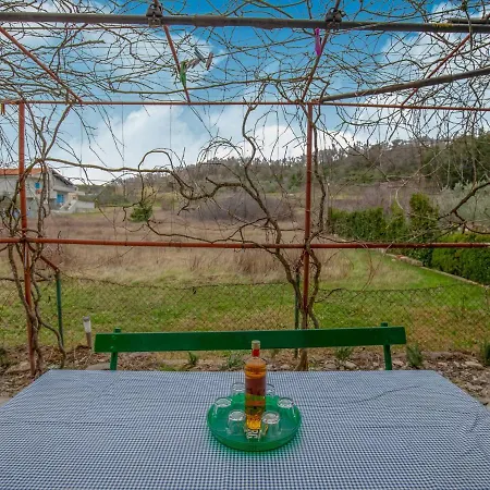 Σπίτι διακοπών Pretty In Krneza Near Seabeach